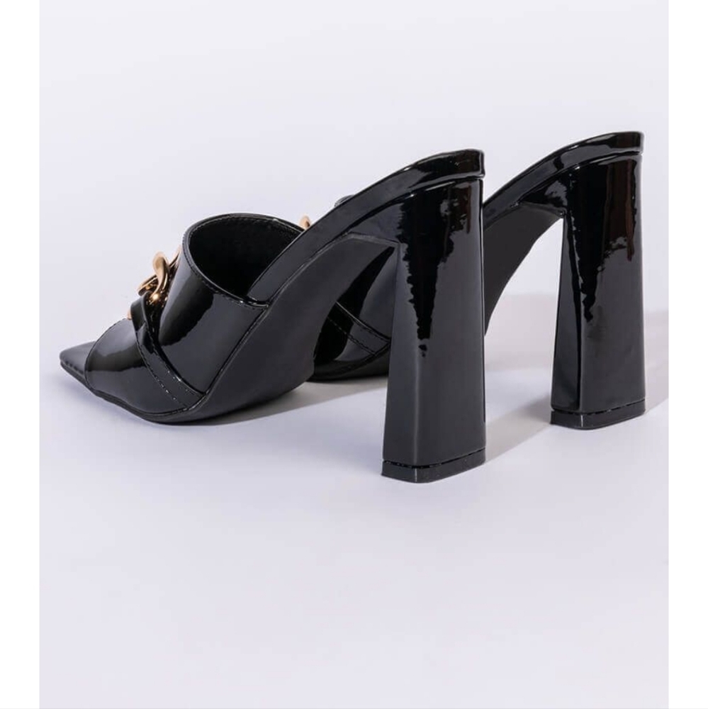 Women's Chunky Sandal - Picture 2 of 2